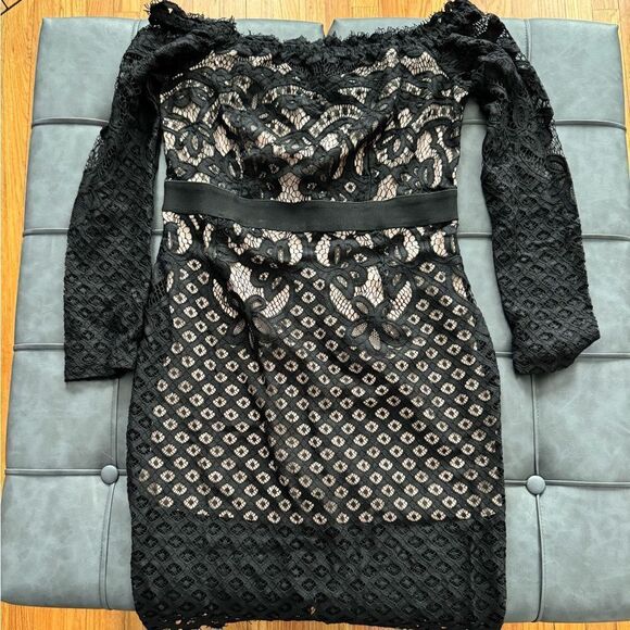 OFF-SHOULDER LONG SLEEVE LACE DRESS - Size Large - Picture 6 of 7